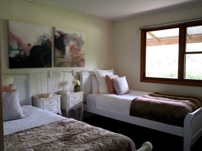 Cottages (Australia, Eurunderee, New South Wales)