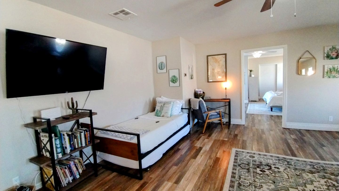 Comfortable Cottage Rental with Pool for Glamping in Nevada