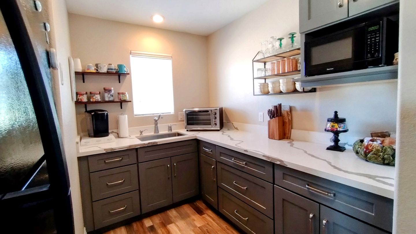 Comfortable Cottage Rental with Pool for Glamping in Nevada