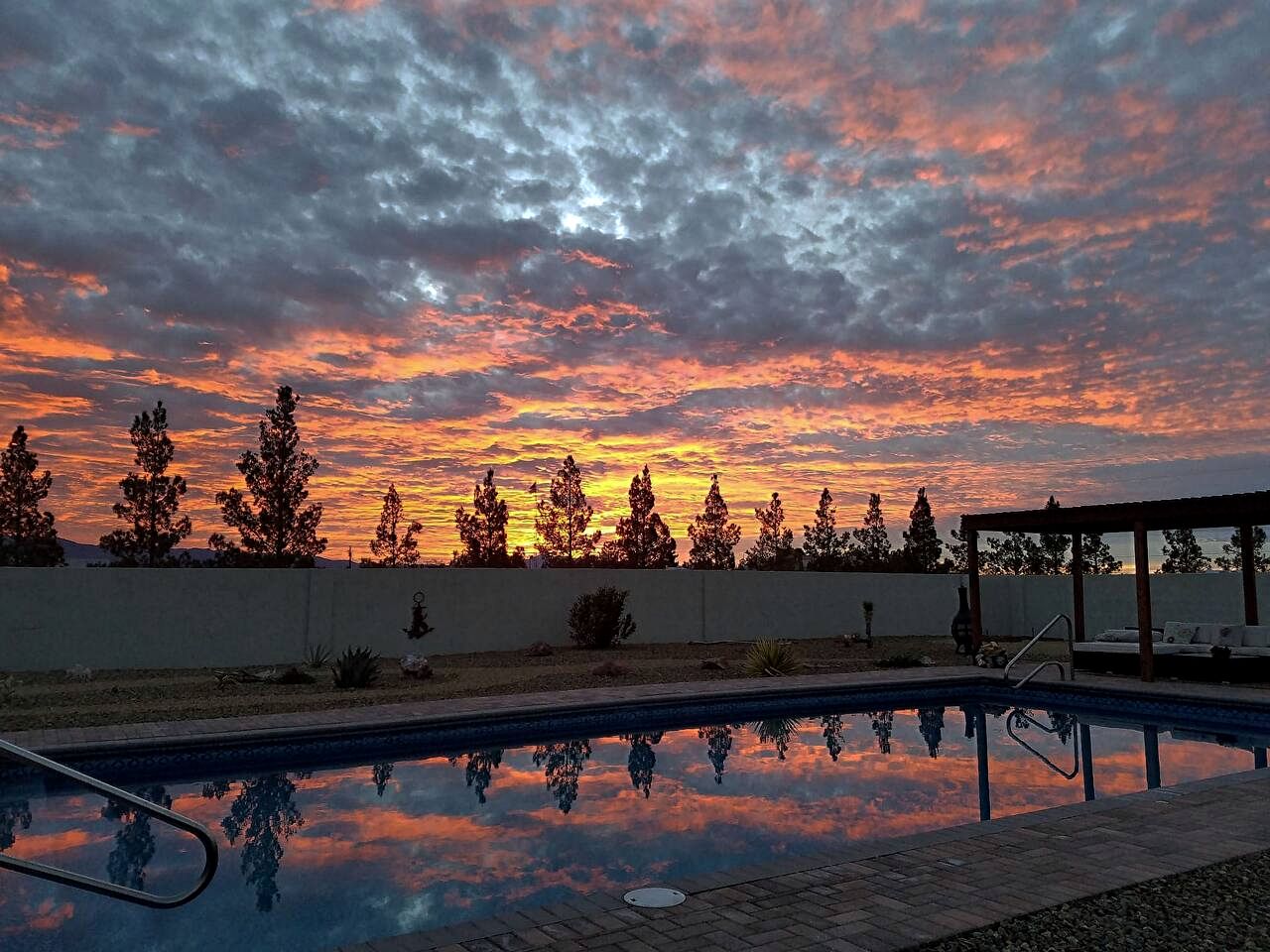 Comfortable Cottage Rental with Pool for Glamping in Nevada