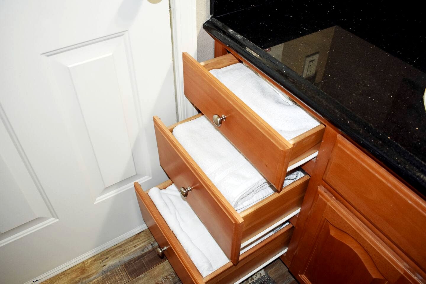 Comfortable Cottage Rental with Pool for Glamping in Nevada