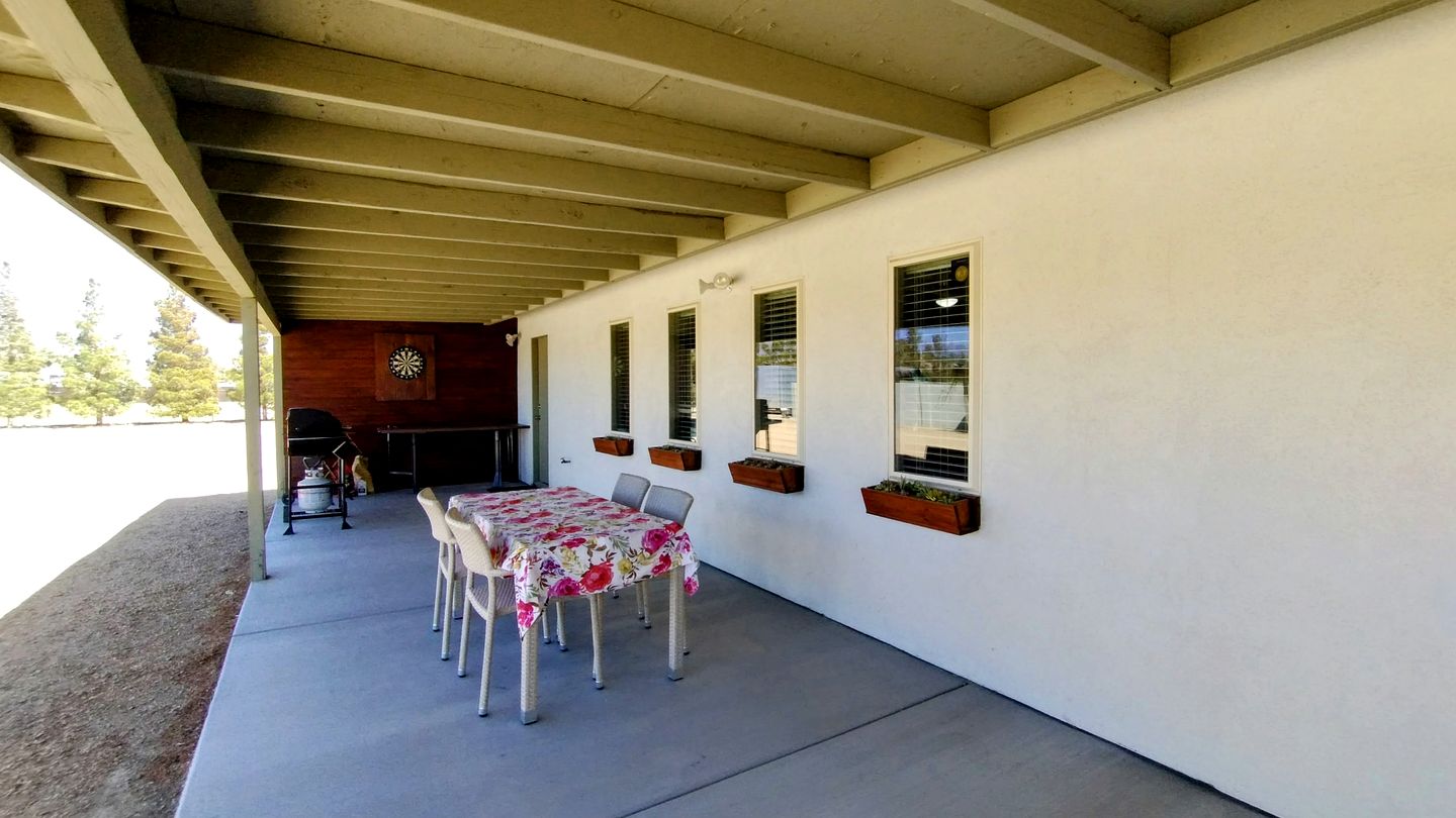 Comfortable Cottage Rental with Pool for Glamping in Nevada