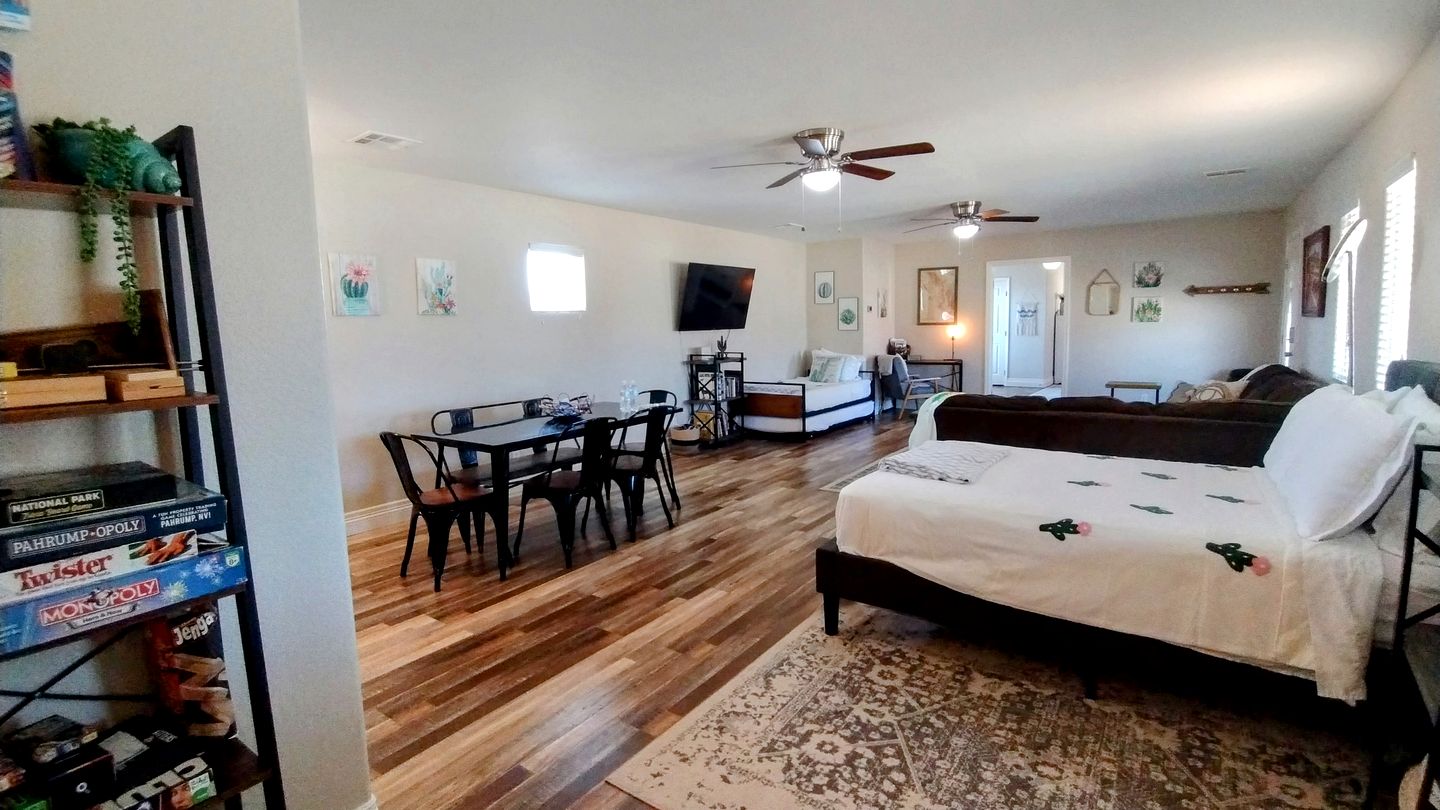 Comfortable Cottage Rental with Pool for Glamping in Nevada