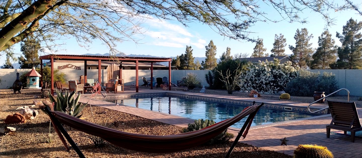 Comfortable Cottage Rental with Pool for Glamping in Nevada