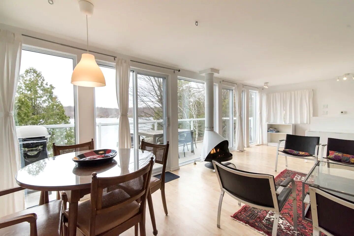 Stunning Upper Apartment in Cottage Rental on a Lake Resort near Kingston, Ontario