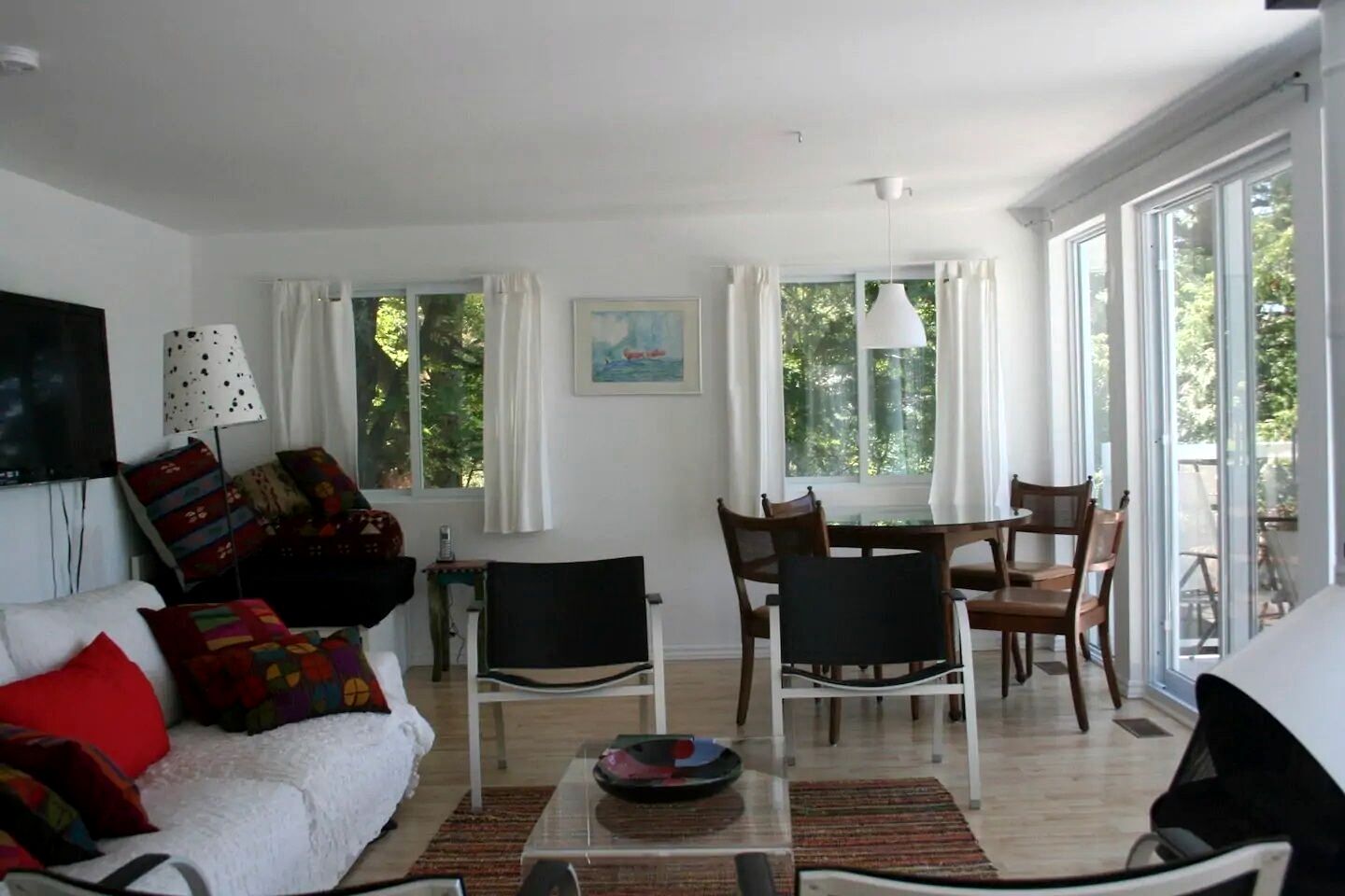 Stunning Upper Apartment in Cottage Rental on a Lake Resort near Kingston, Ontario