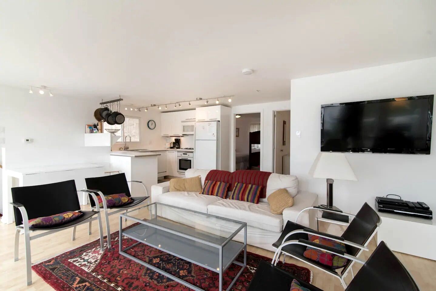 Stunning Upper Apartment in Cottage Rental on a Lake Resort near Kingston, Ontario
