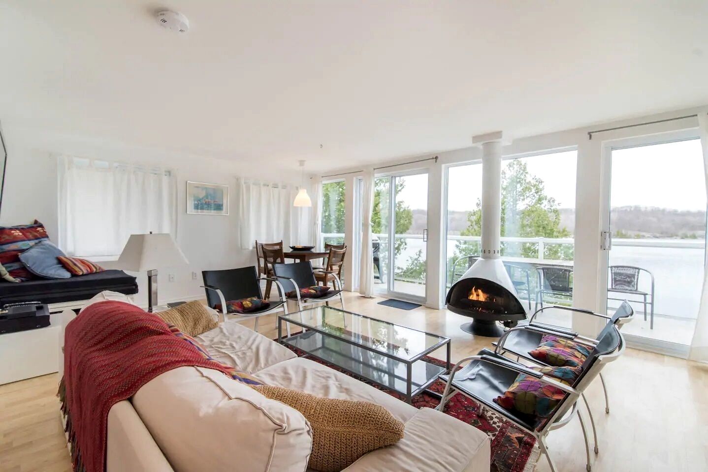 Stunning Upper Apartment in Cottage Rental on a Lake Resort near Kingston, Ontario
