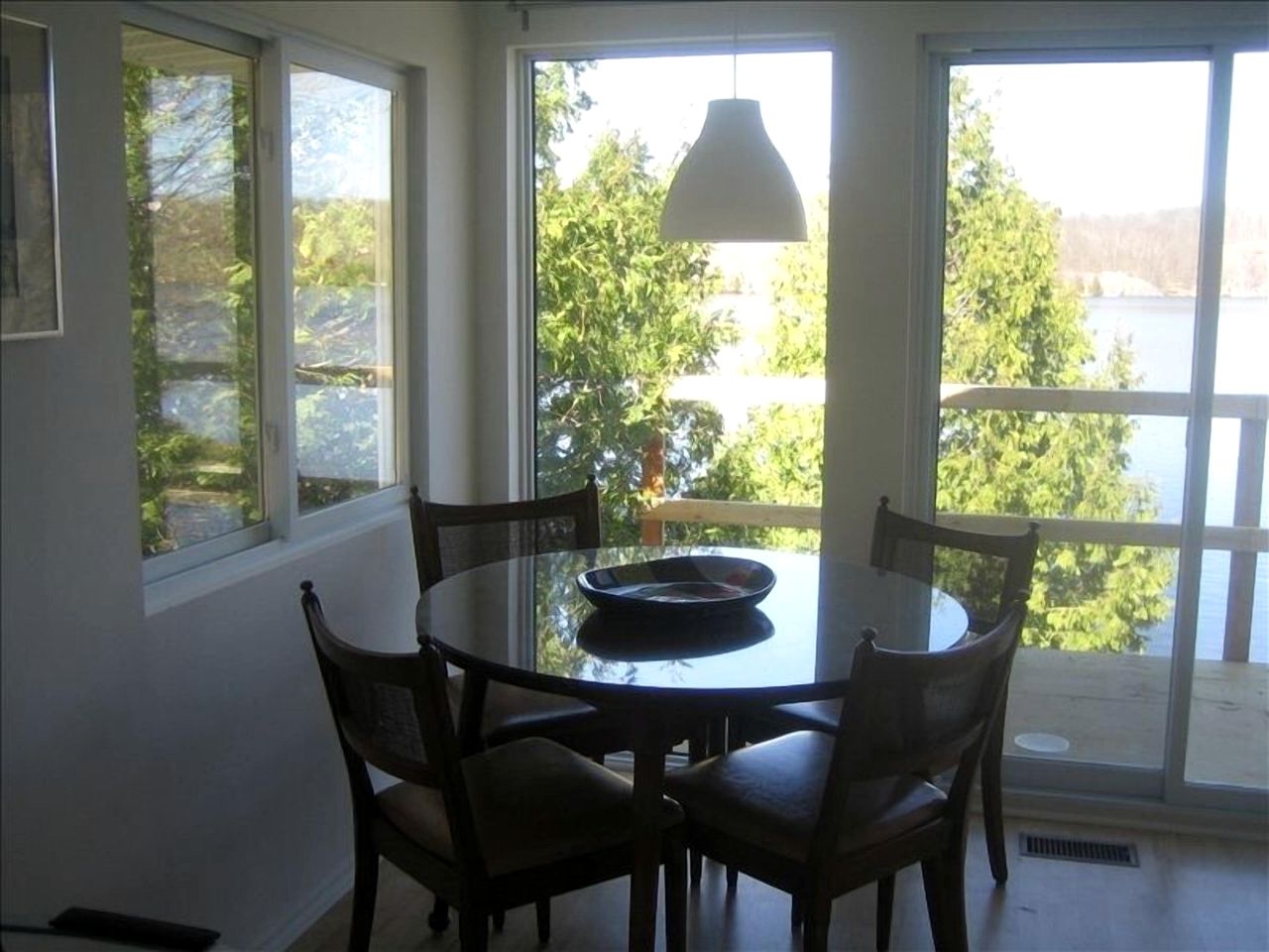 Stunning Upper Apartment in Cottage Rental on a Lake Resort near Kingston, Ontario