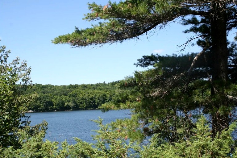 Cottages (Canada, Godfrey, Ontario)