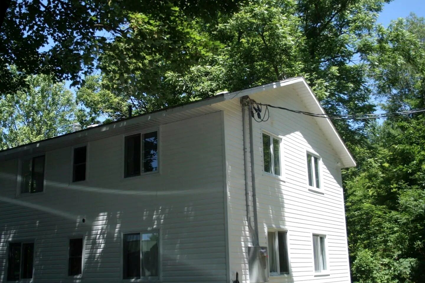 Stunning Upper Apartment in Cottage Rental on a Lake Resort near Kingston, Ontario