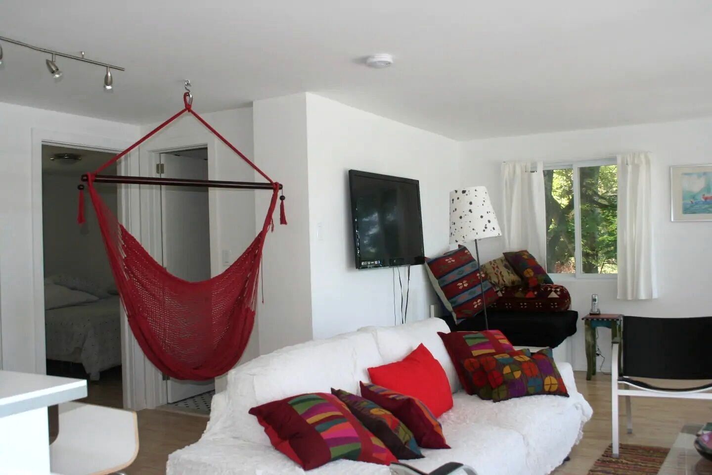 Stunning Upper Apartment in Cottage Rental on a Lake Resort near Kingston, Ontario
