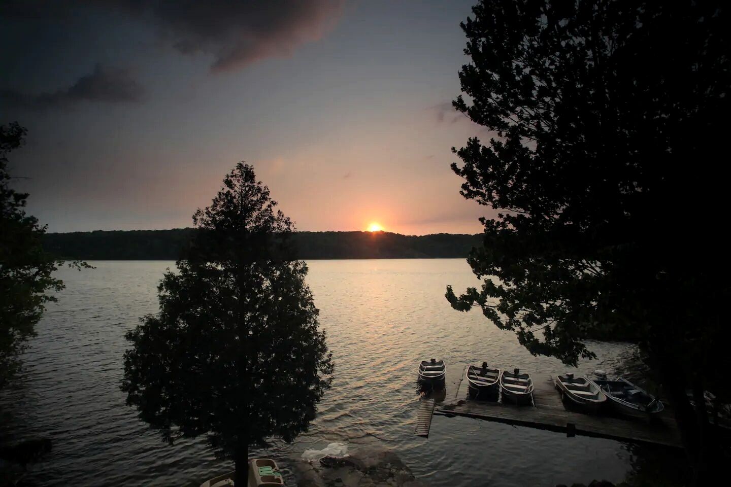 Stunning Upper Apartment in Cottage Rental on a Lake Resort near Kingston, Ontario