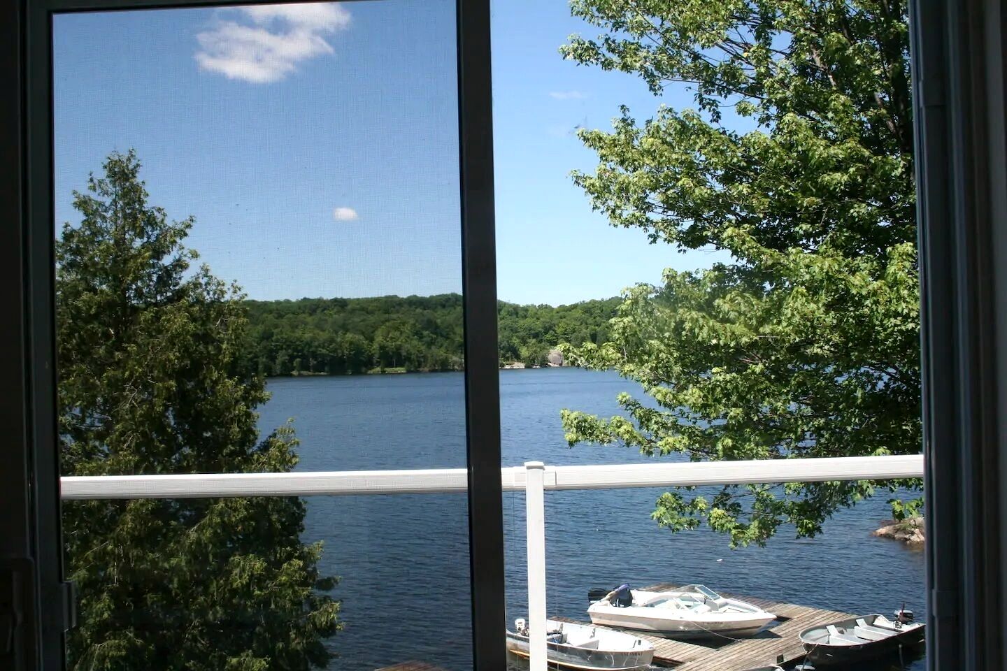 Stunning Upper Apartment in Cottage Rental on a Lake Resort near Kingston, Ontario