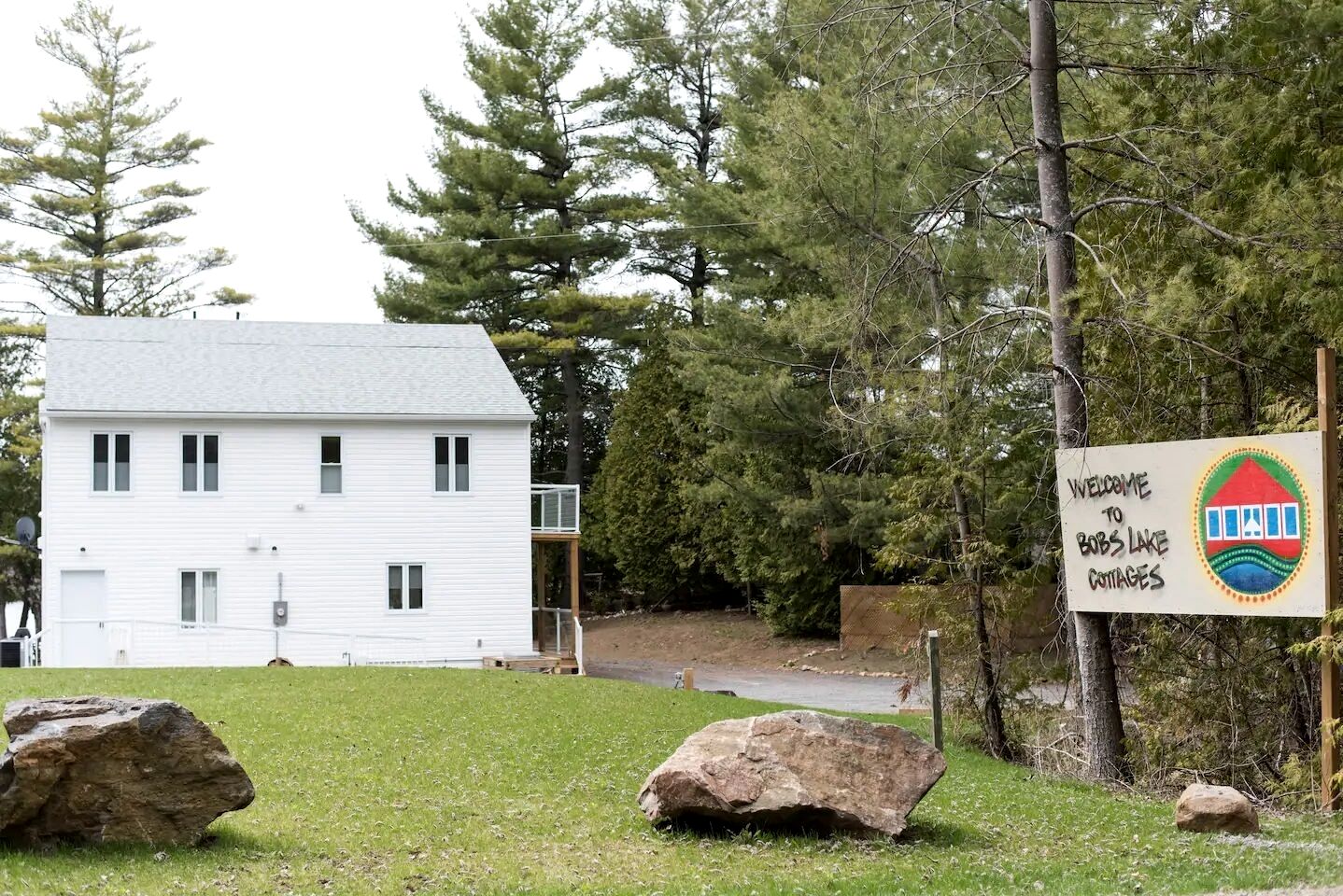 Cottages (Canada, Godfrey, Ontario)