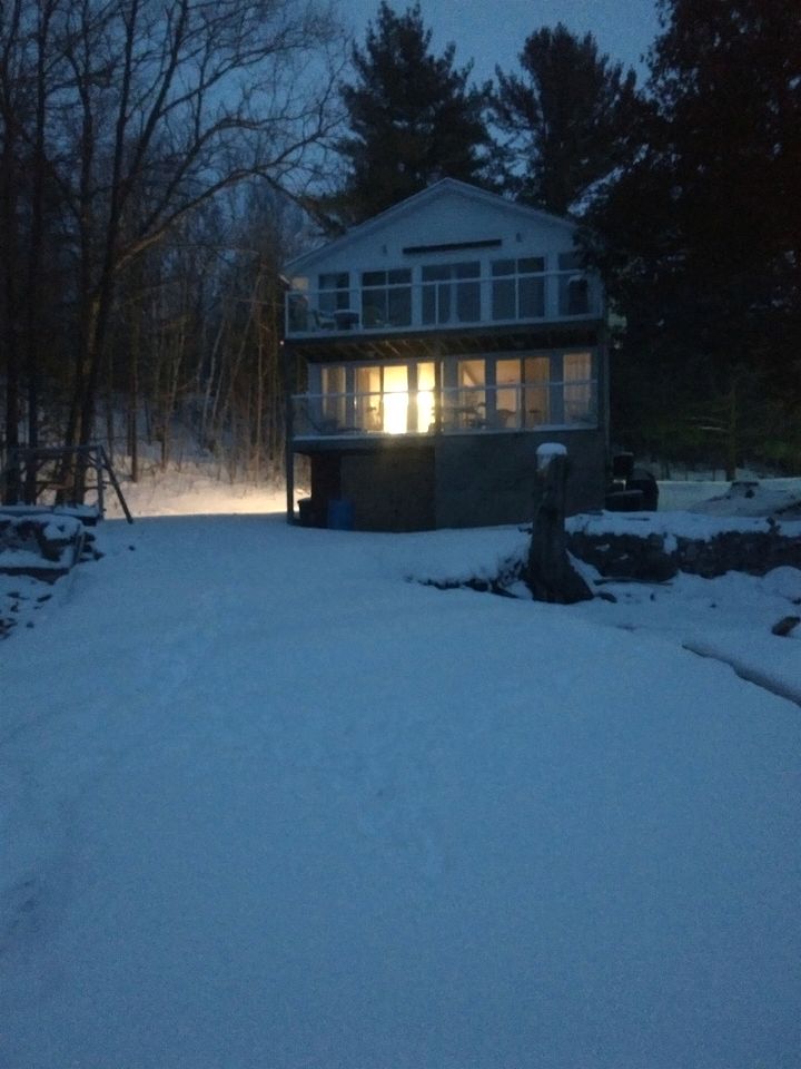 Stunning Upper Apartment in Cottage Rental on a Lake Resort near Kingston, Ontario