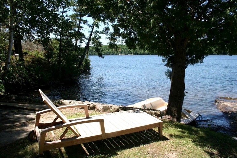 Cottages (Canada, Godfrey, Ontario)