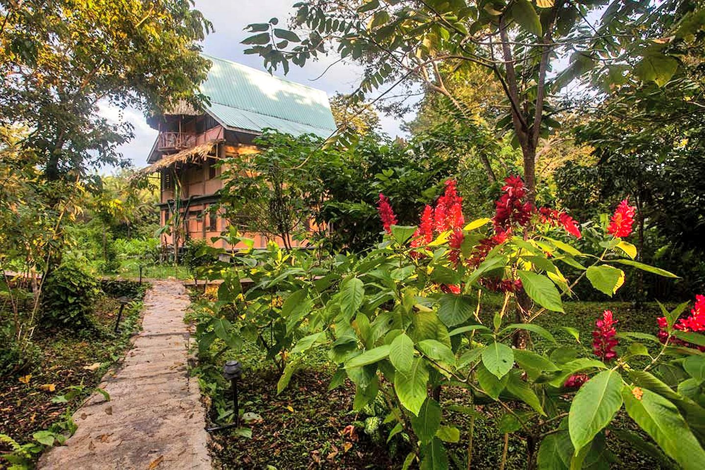 Eco-Friendly Hut Rental for a Vacation near Punta Gorda in Belize