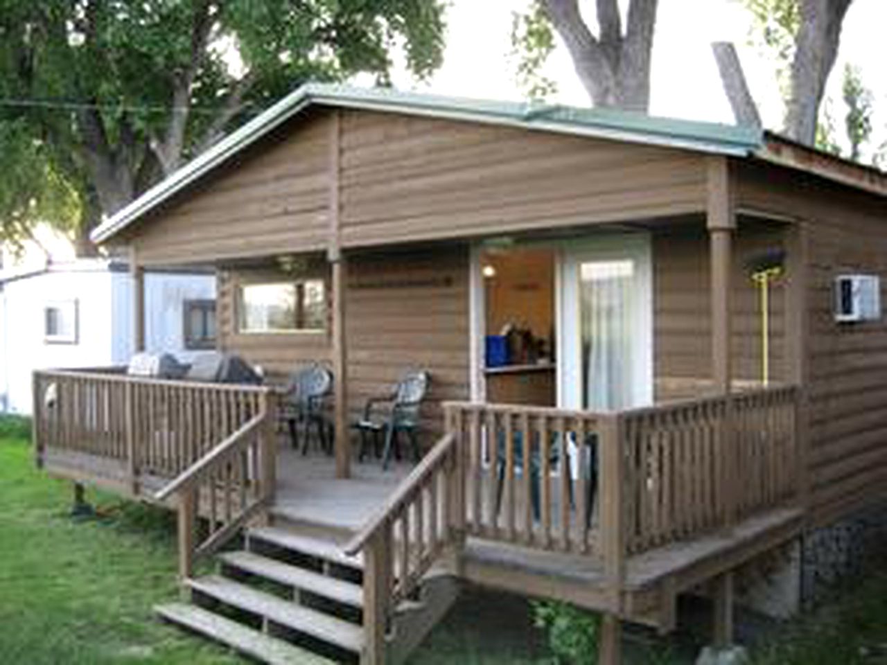 Contemporary Camping Cabin close to the Bighorn River in Fort Smith, Montana