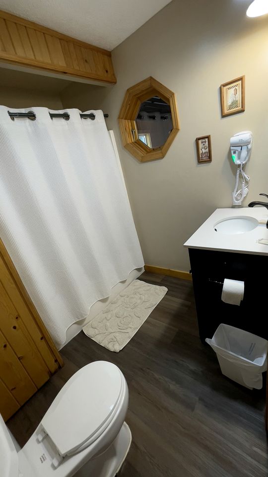 Beautiful Cabin with Fire Pit and Hot Tub in Bruceton Mills, West Virinia