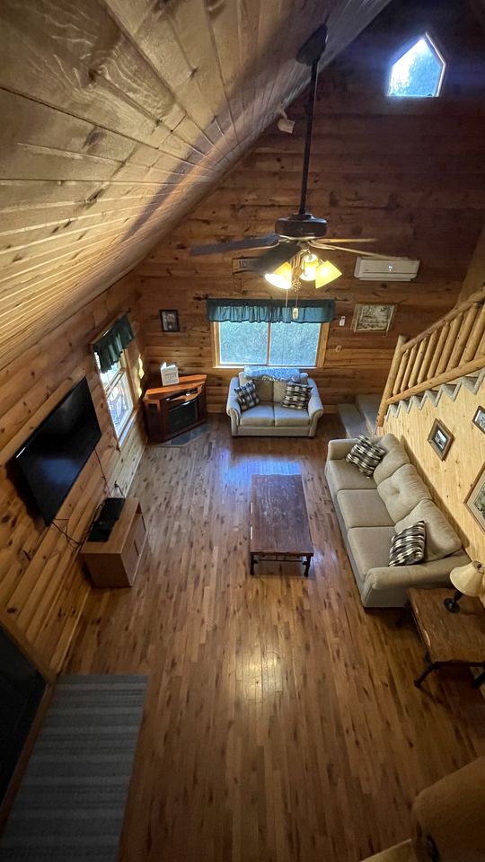 Beautiful Cabin with Fire Pit and Hot Tub in Bruceton Mills, West Virinia