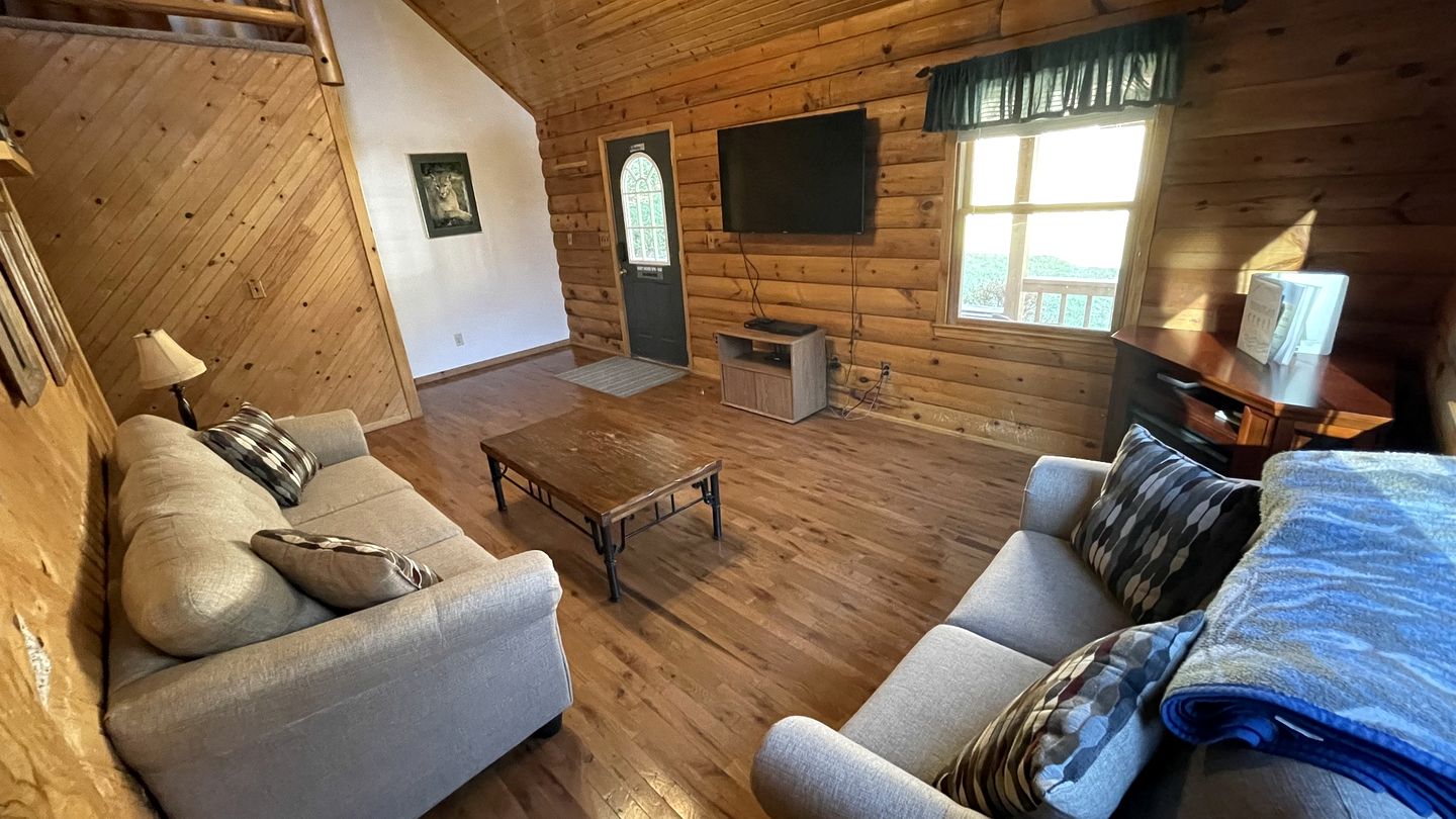 Beautiful Cabin with Fire Pit and Hot Tub in Bruceton Mills, West Virinia