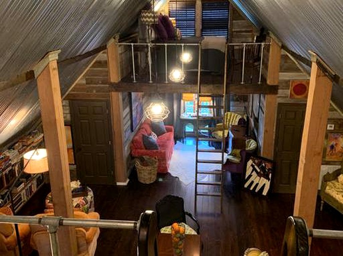 Luxury barn stay for families in Washington, Arkansas