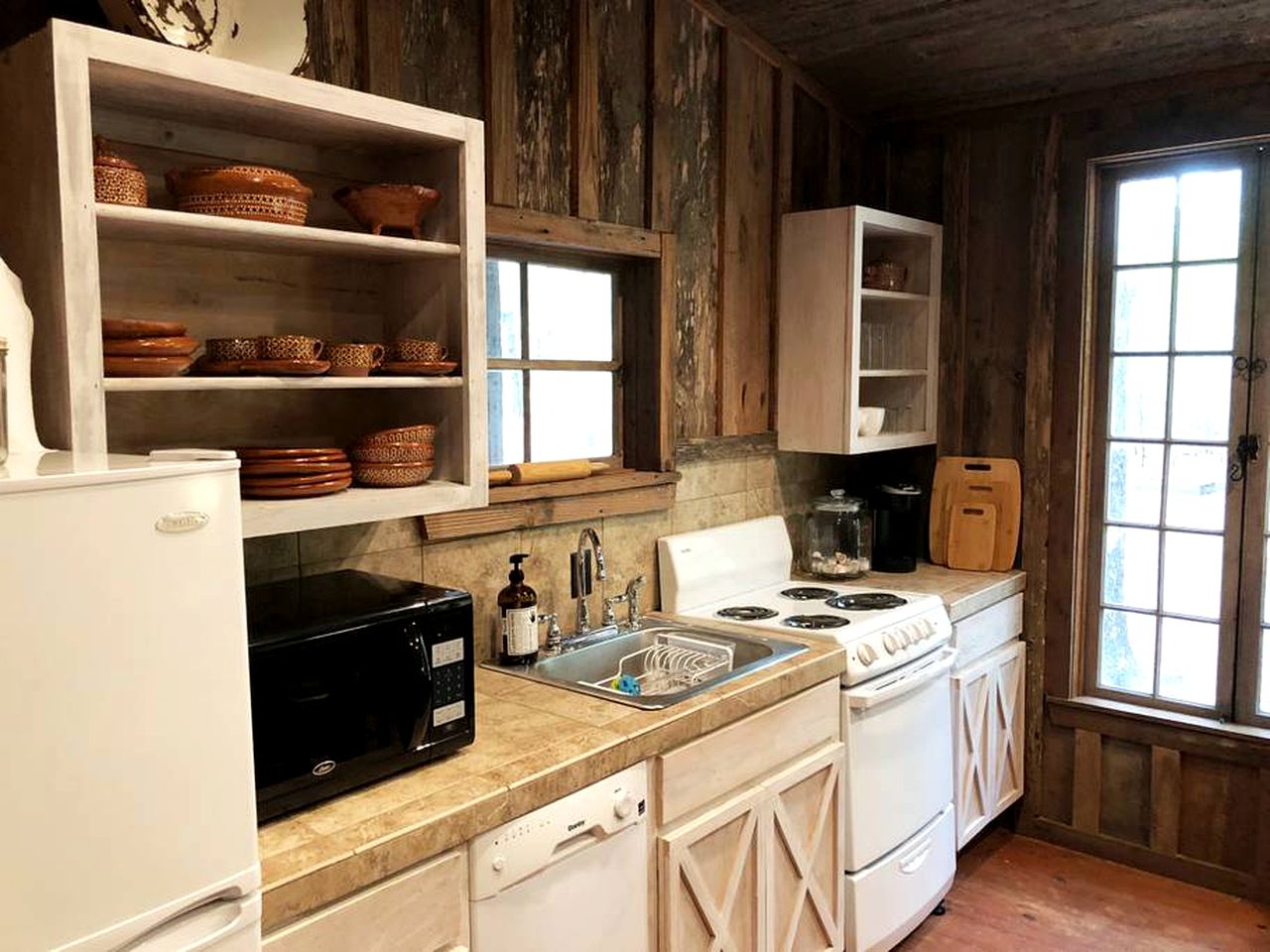 Historical Log Cabin for a Glamping Getaway in Washington, Arkansas