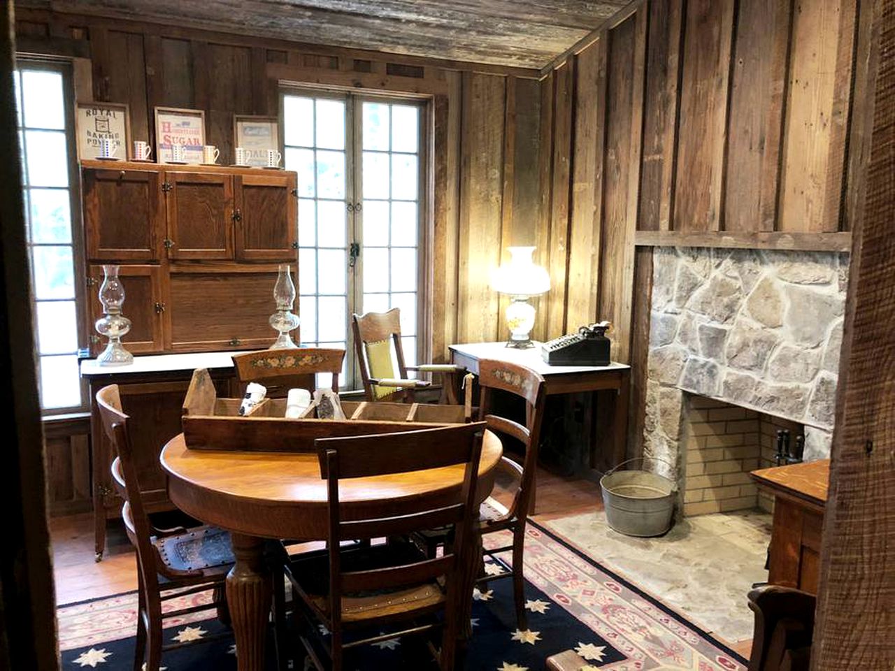 Historical Log Cabin for a Glamping Getaway in Washington, Arkansas