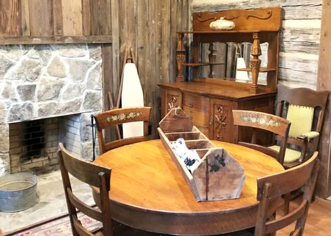 Historical Log Cabin for a Glamping Getaway in Washington, Arkansas