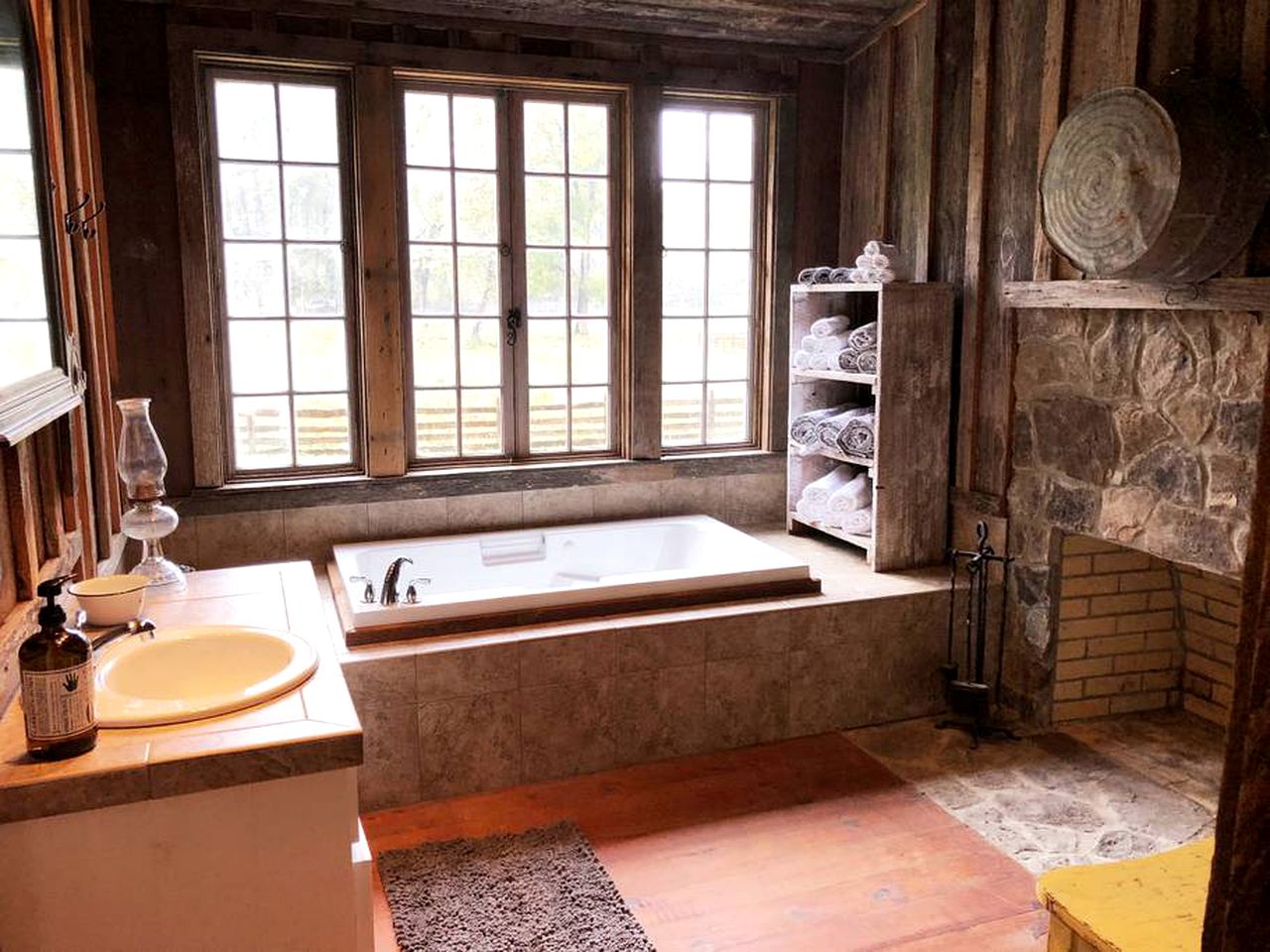 Historical Log Cabin for a Glamping Getaway in Washington, Arkansas