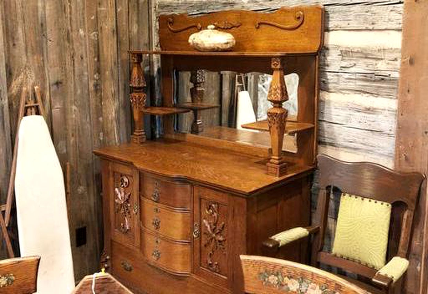 Historical Log Cabin for a Glamping Getaway in Washington, Arkansas