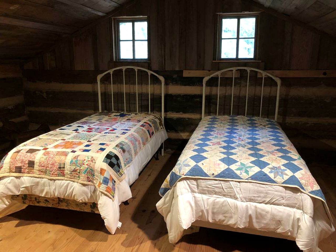 Rustic Log Cabin Rental for a Group Getaway near Prescott, Arkansas