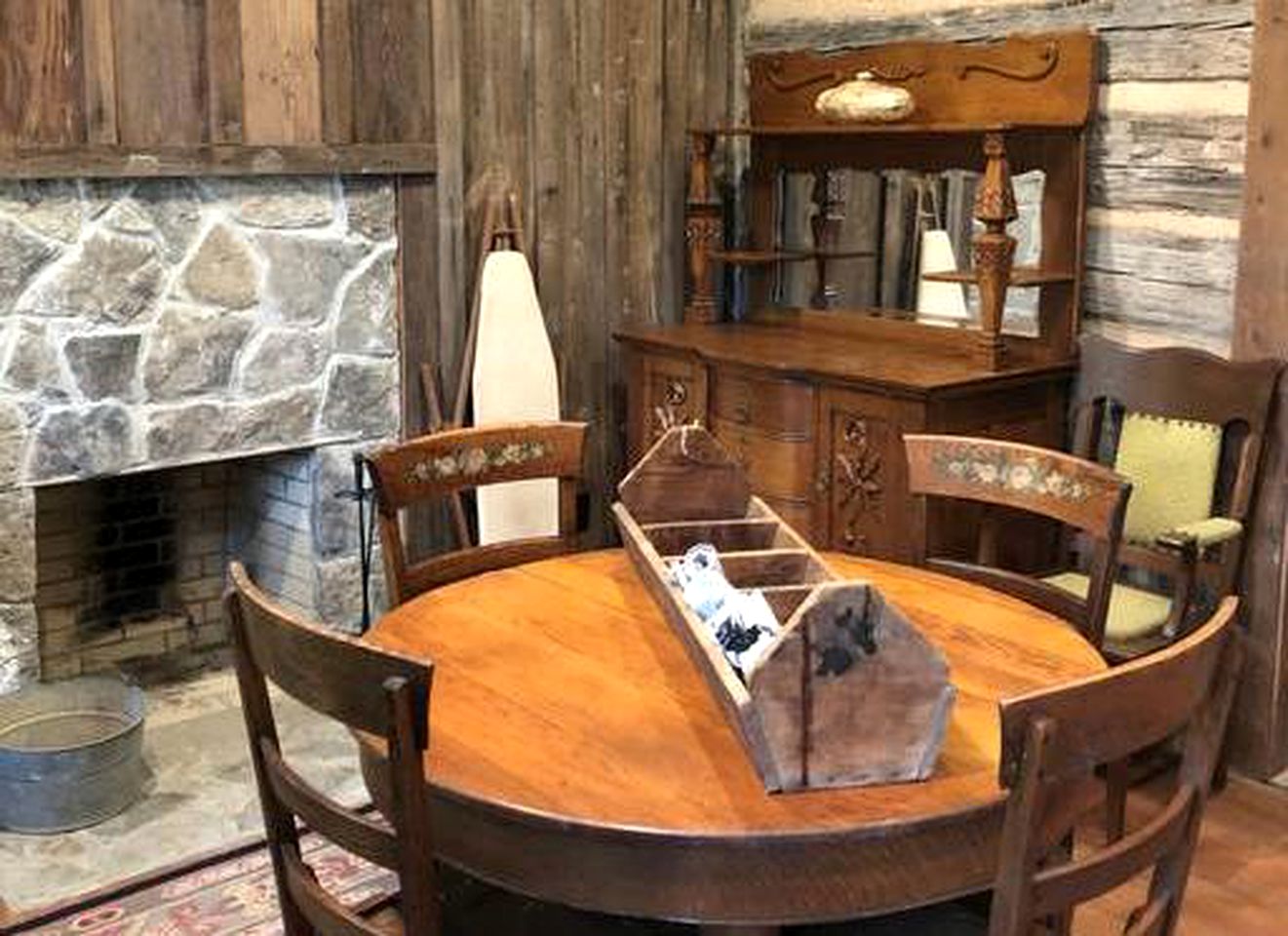 Rustic Log Cabin Rental for a Group Getaway near Prescott, Arkansas