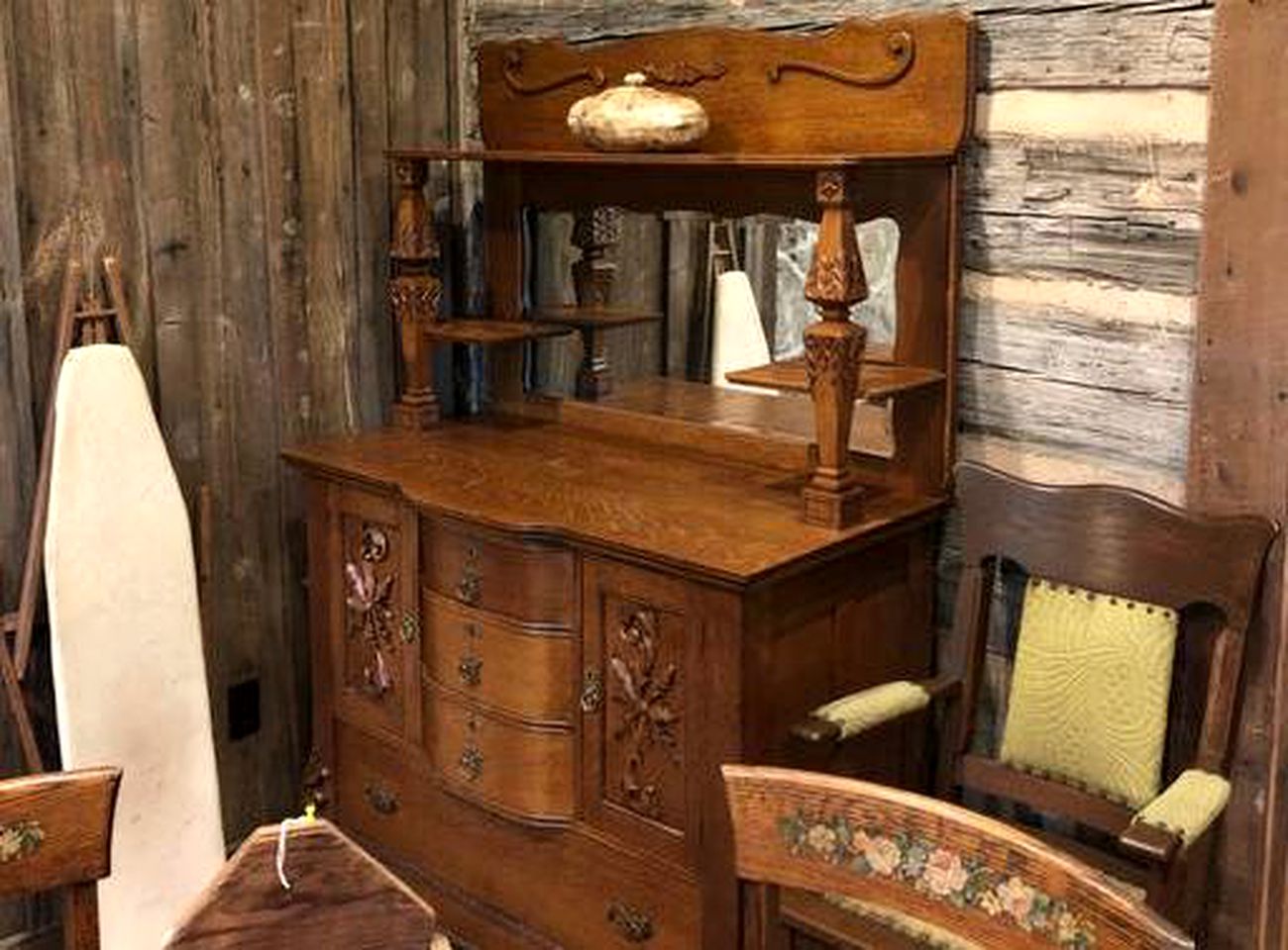 Rustic Log Cabin Rental for a Group Getaway near Prescott, Arkansas