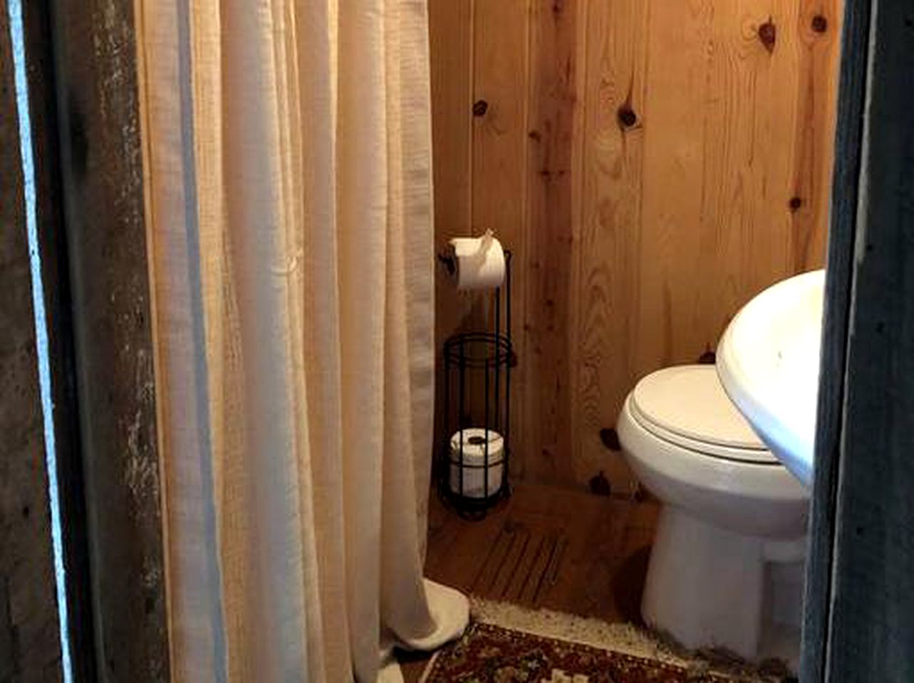 Rustic Log Cabin Rental for a Group Getaway near Prescott, Arkansas