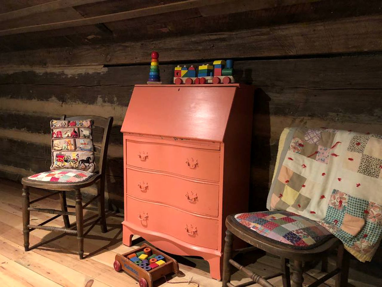 Rustic Log Cabin Rental for a Group Getaway near Prescott, Arkansas