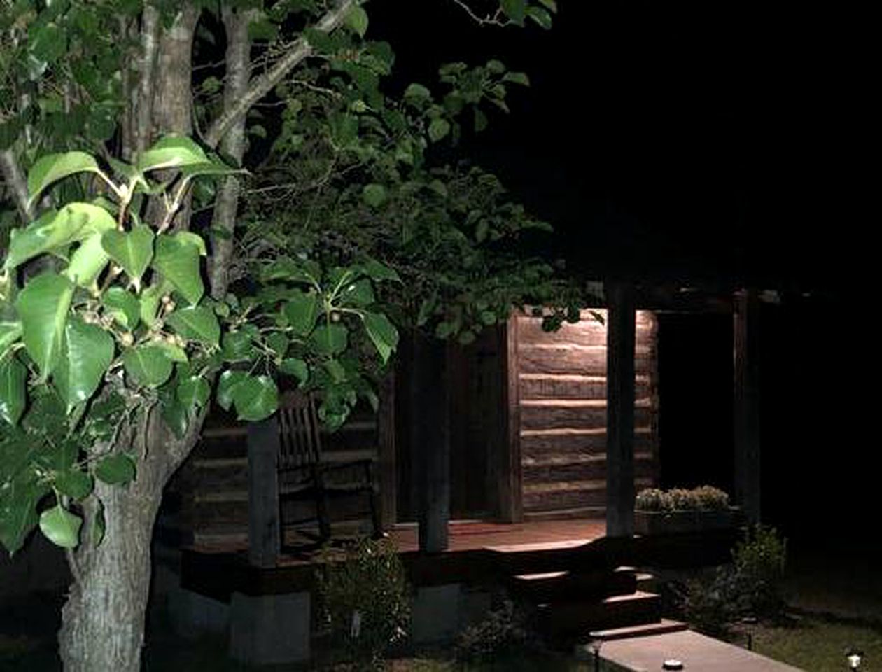 Romantic Log Cabin Getaway on a Farm near Texarkana, Arkansas