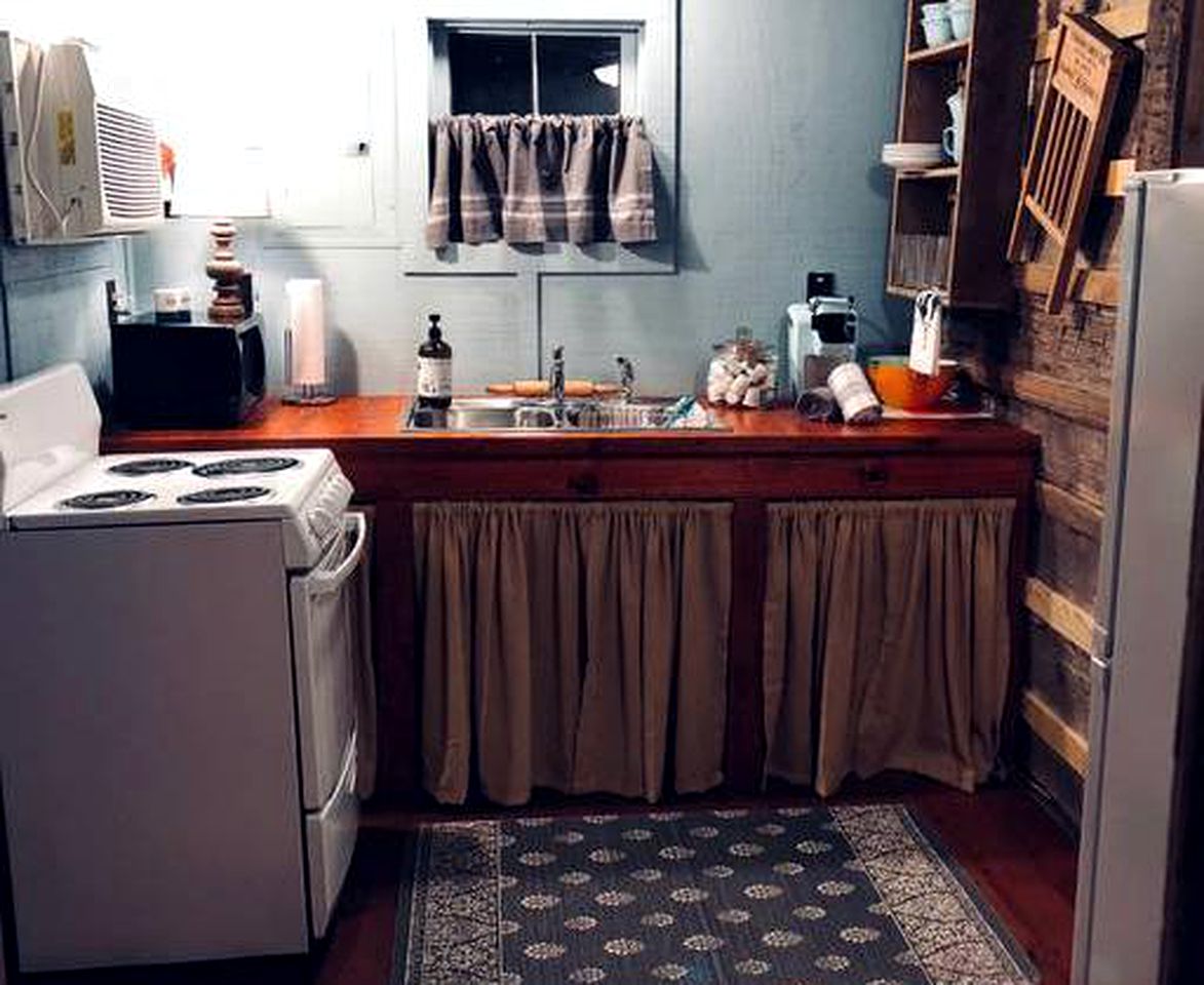 Romantic Log Cabin Getaway on a Farm near Texarkana, Arkansas