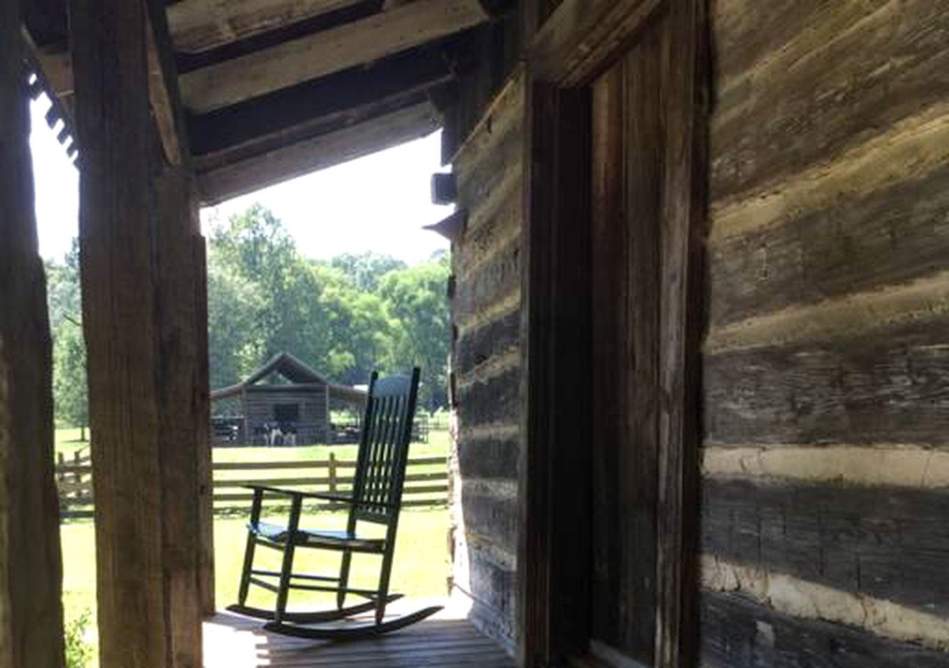 Romantic Log Cabin Getaway on a Farm near Texarkana, Arkansas
