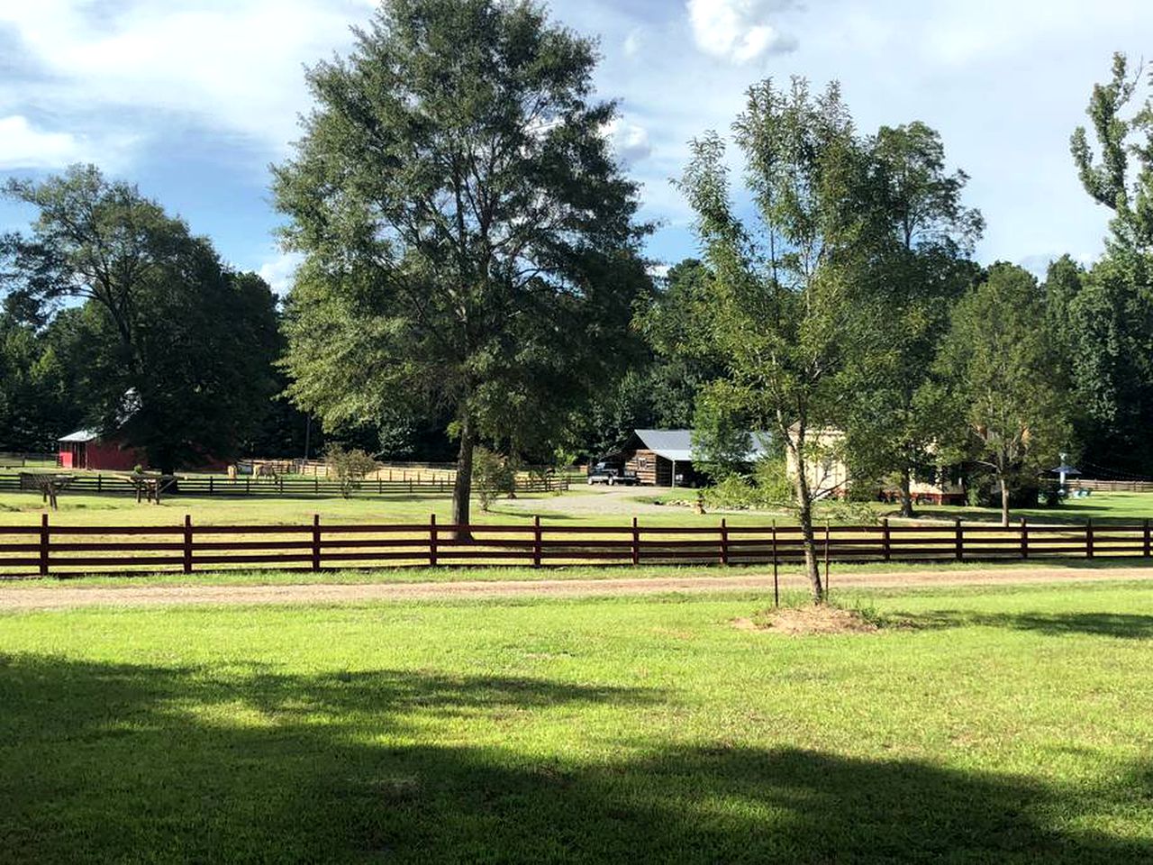 Romantic Log Cabin Getaway on a Farm near Texarkana, Arkansas