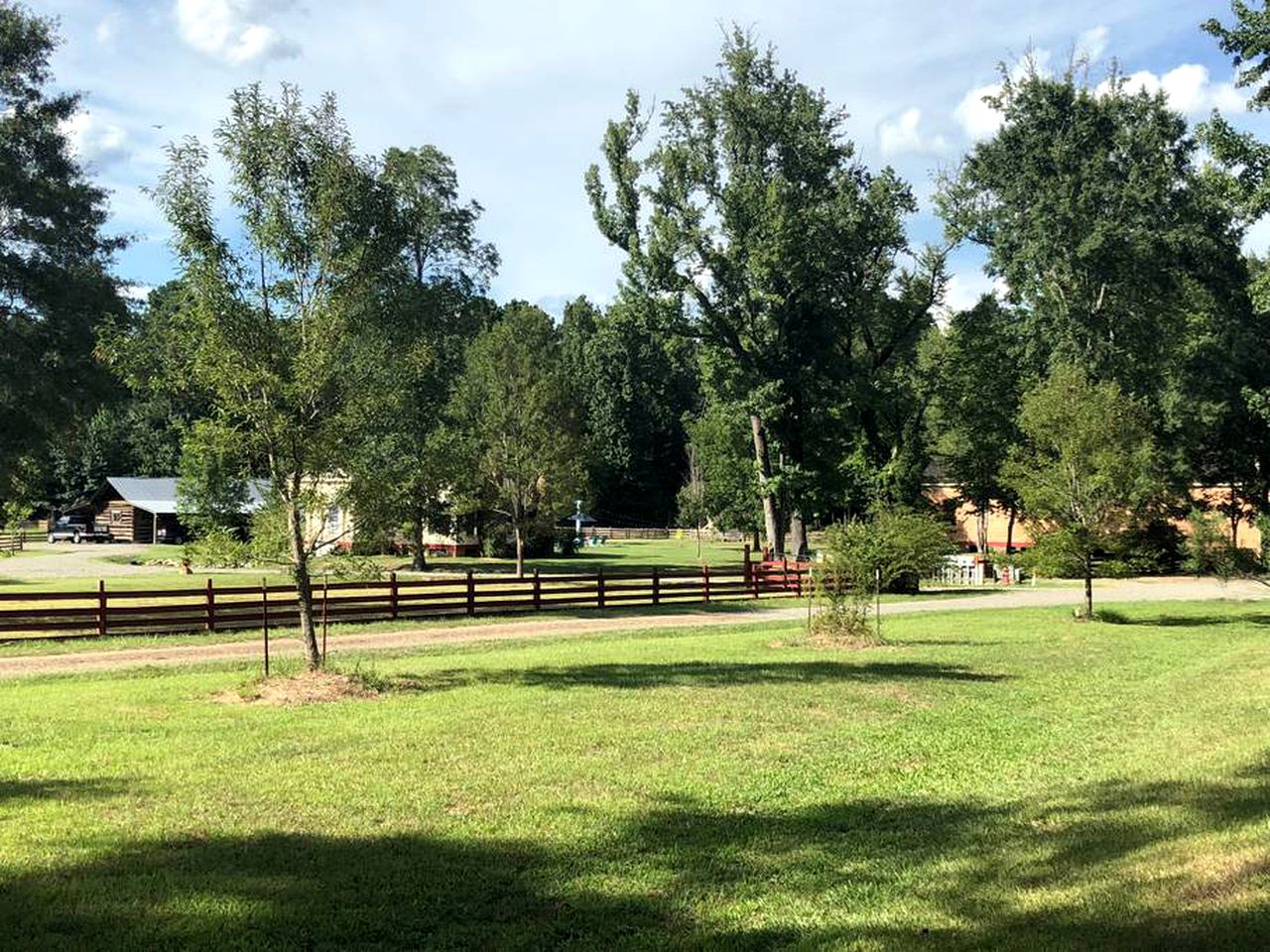 Romantic Log Cabin Getaway on a Farm near Texarkana, Arkansas