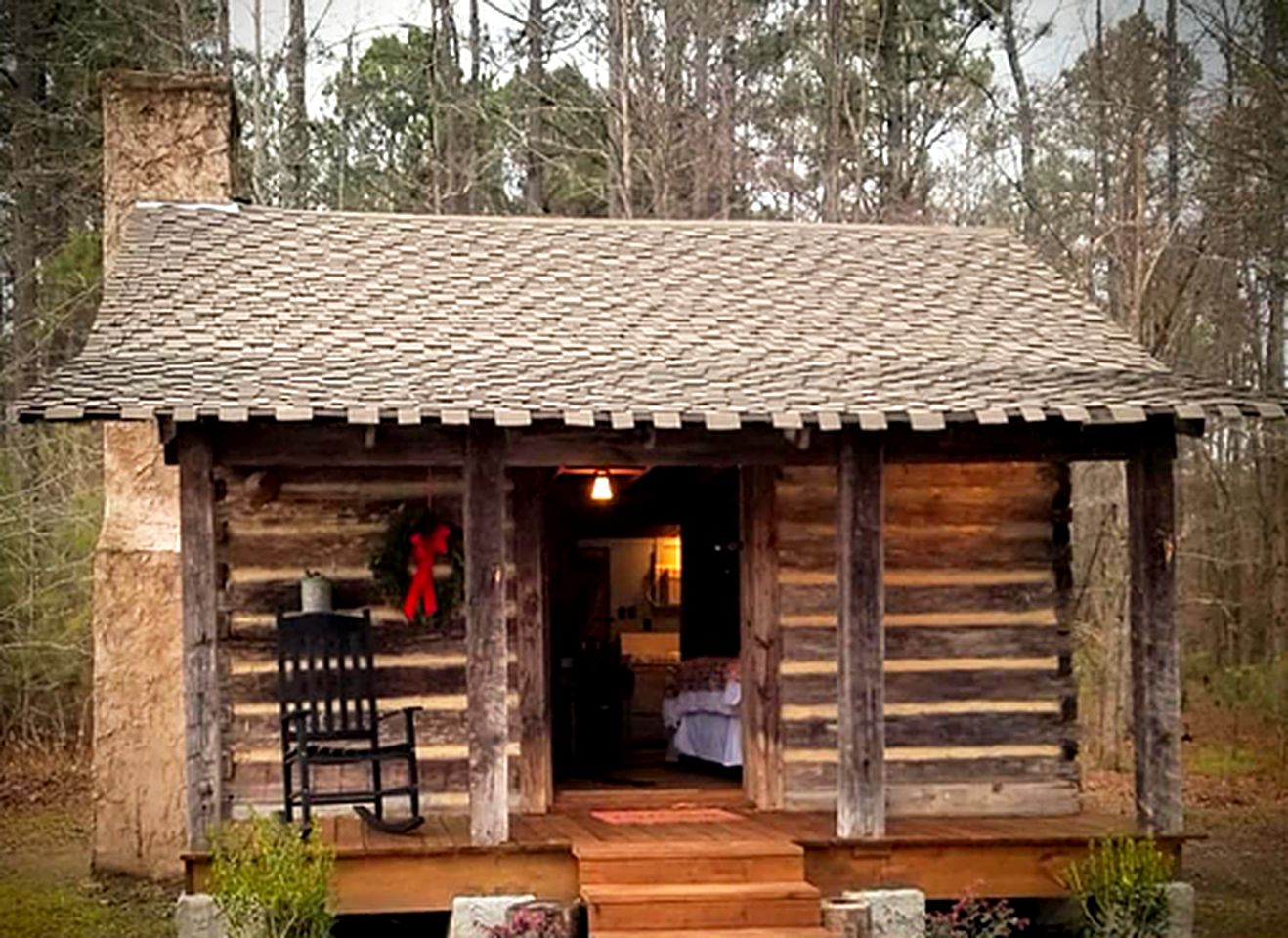Romantic Log Cabin Getaway on a Farm near Texarkana, Arkansas