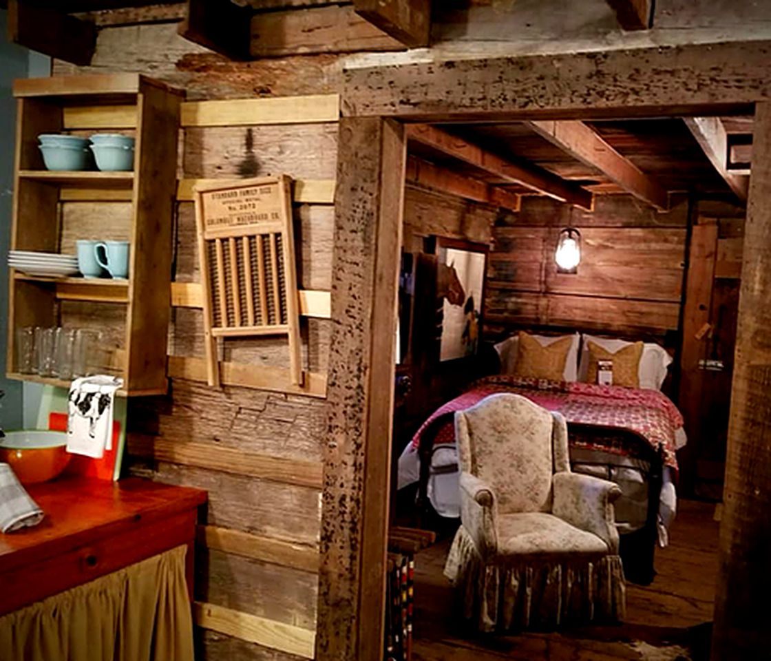 Romantic Log Cabin Getaway on a Farm near Texarkana, Arkansas