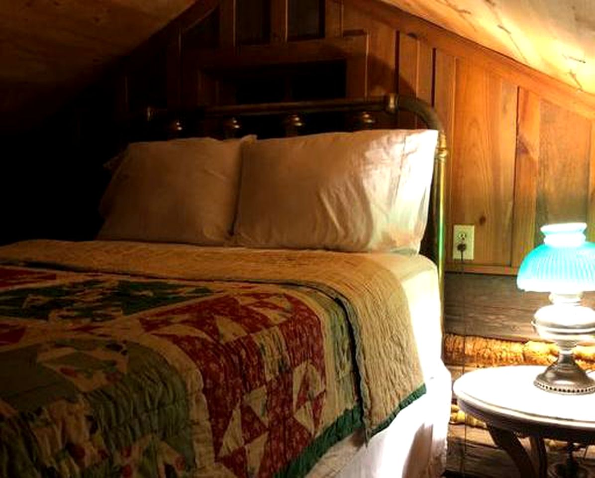 Log Cabin Rental on a Farm in Historic Washington State Park, Arkansas