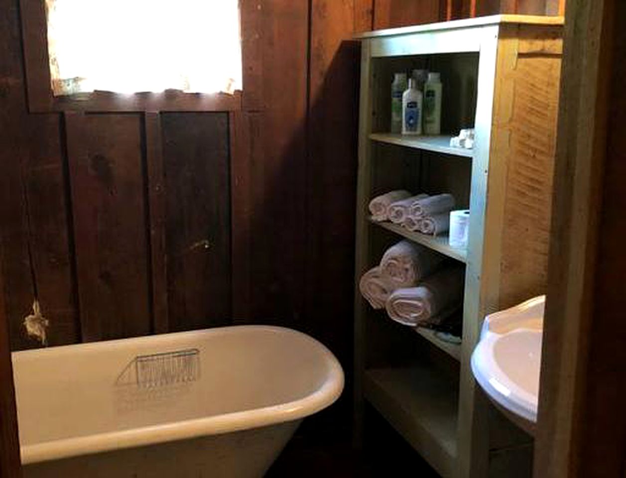 Log Cabin Rental on a Farm in Historic Washington State Park, Arkansas