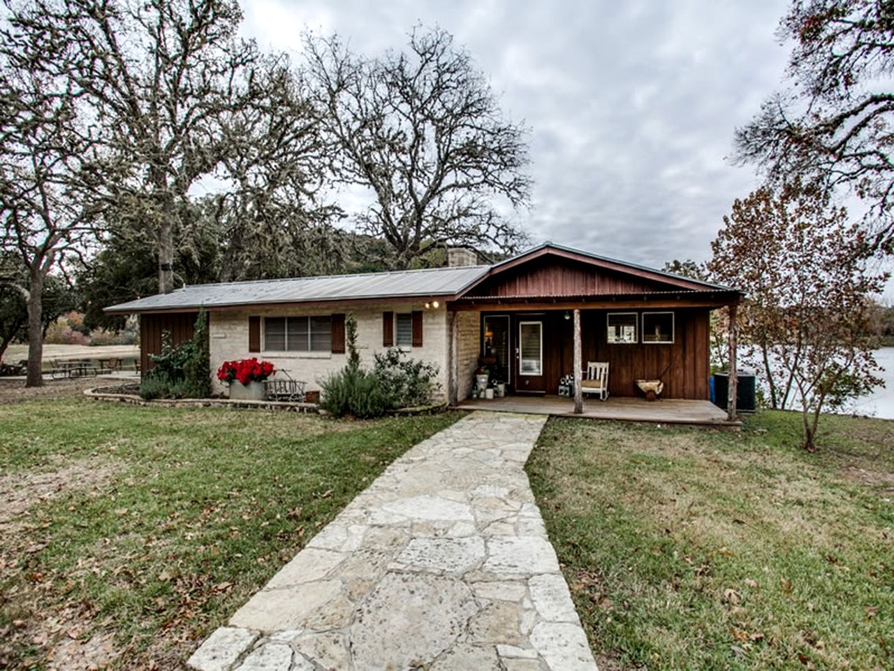 Country Getaway on Masters Lake in Boerne, Texas