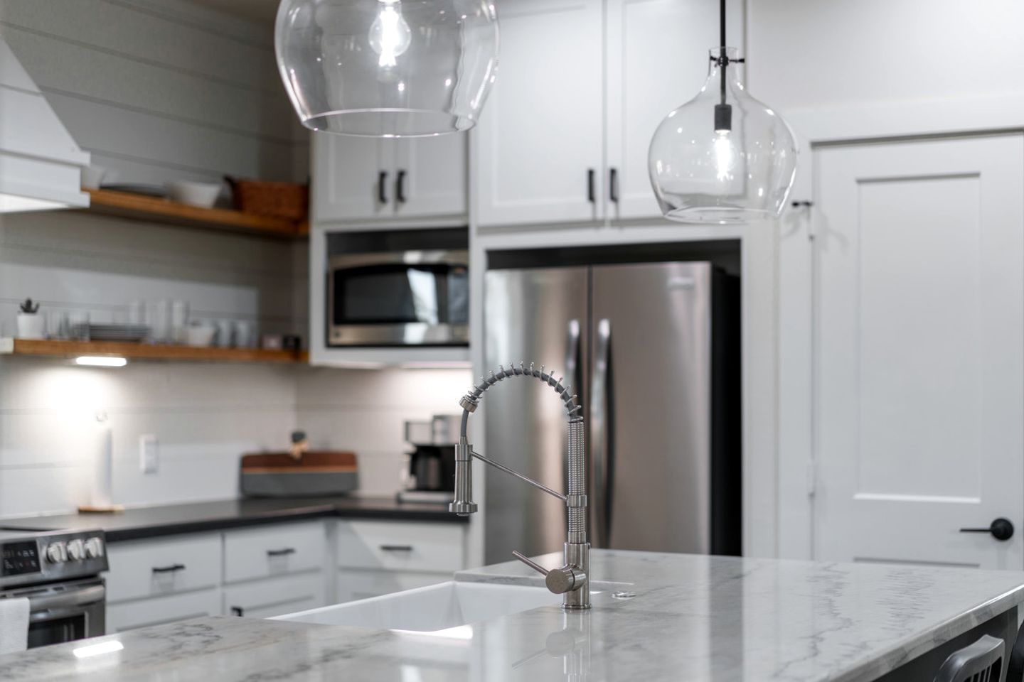 Cozy Chic Cabin with Fire Pit, BBQ and Countryside Views in Texas