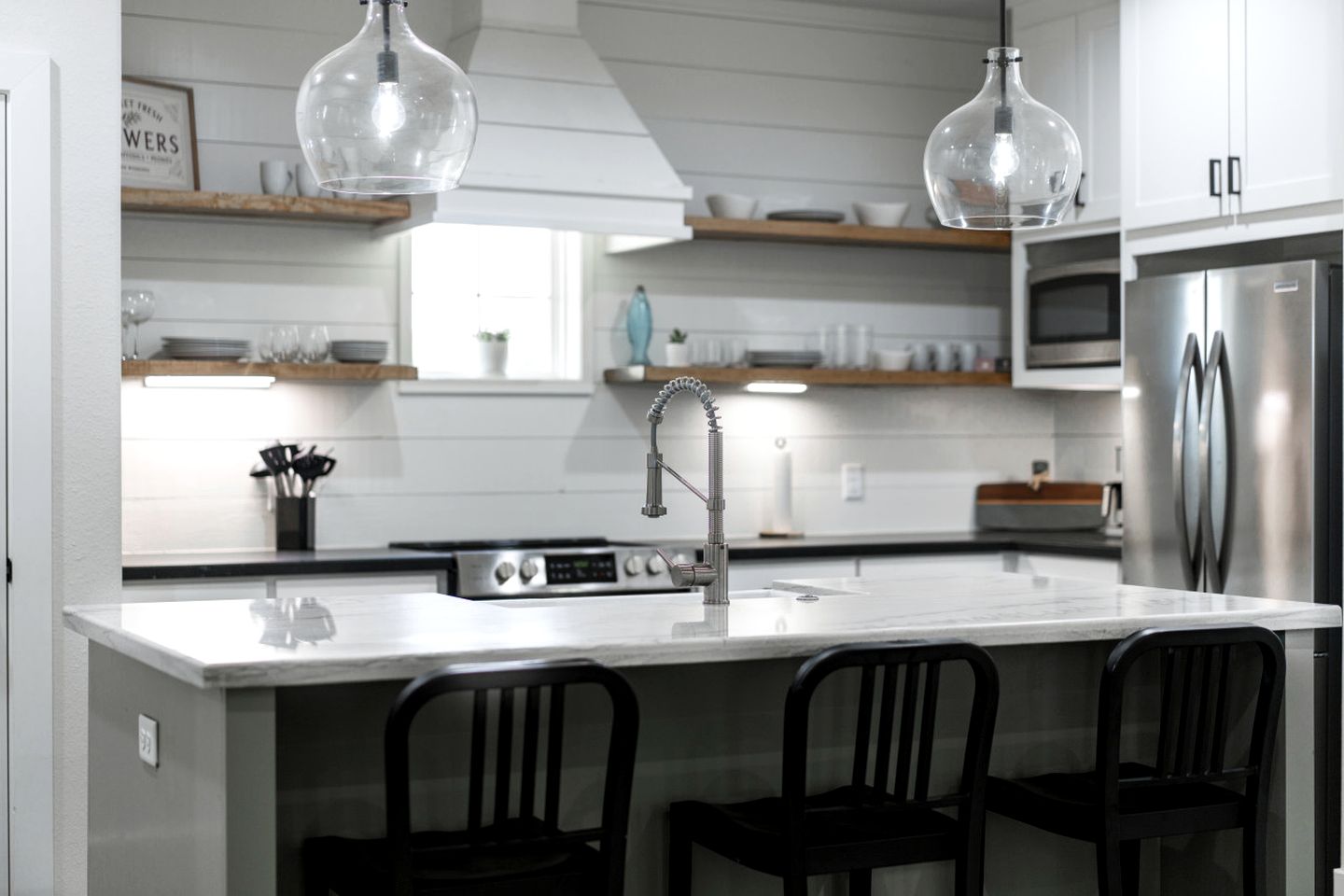 Cozy Chic Cabin with Fire Pit, BBQ and Countryside Views in Texas