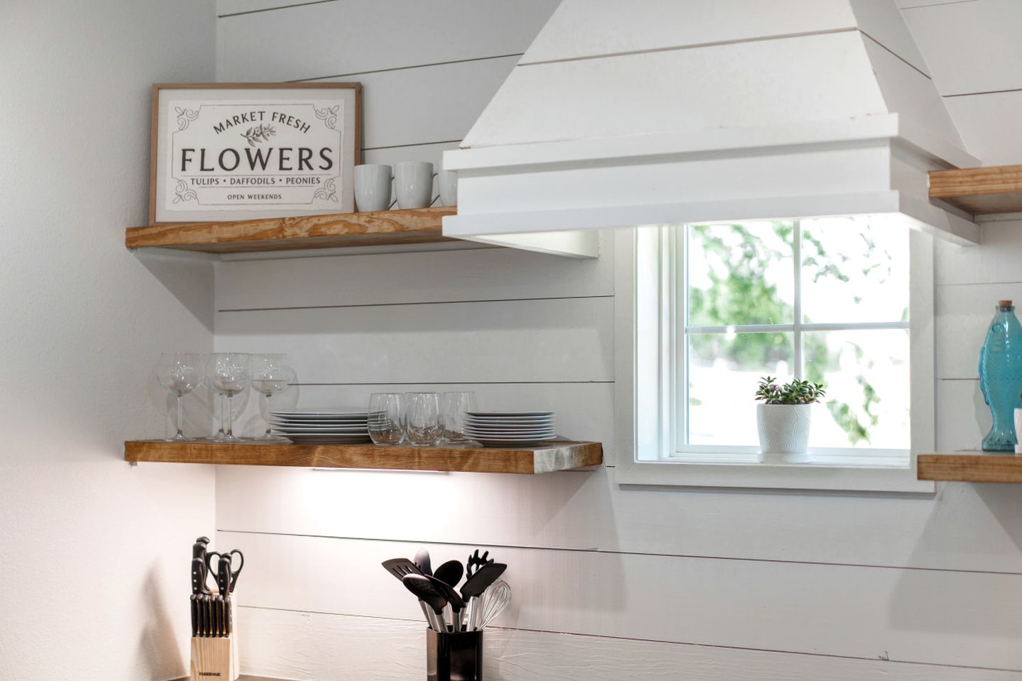 Cozy Chic Cabin with Fire Pit, BBQ and Countryside Views in Texas